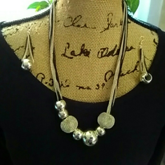 Statement Necklace and Earrings Set - Picture 2 of 2